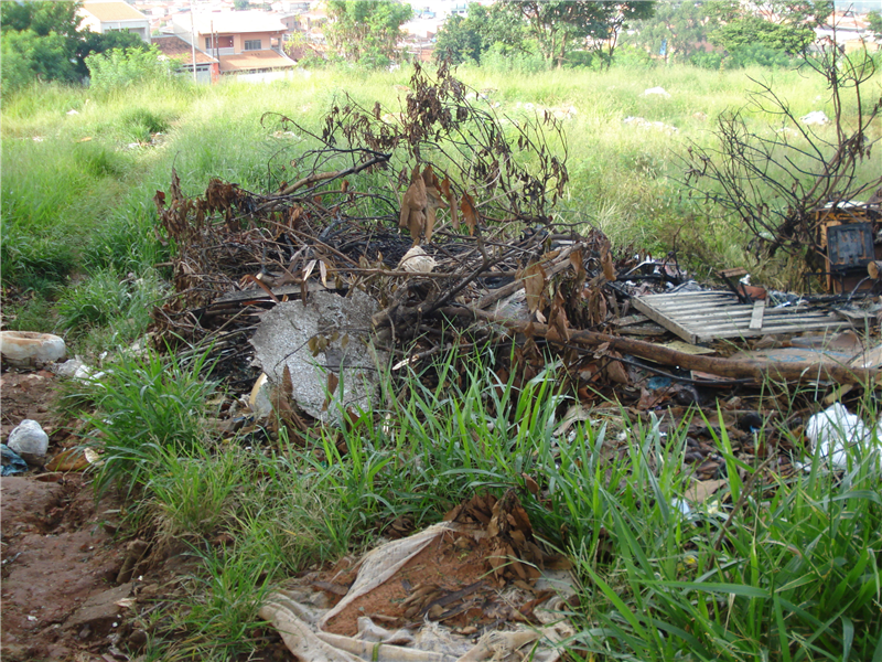 Kadu quer limpeza e área no Jardim Santa Rita de Cássia