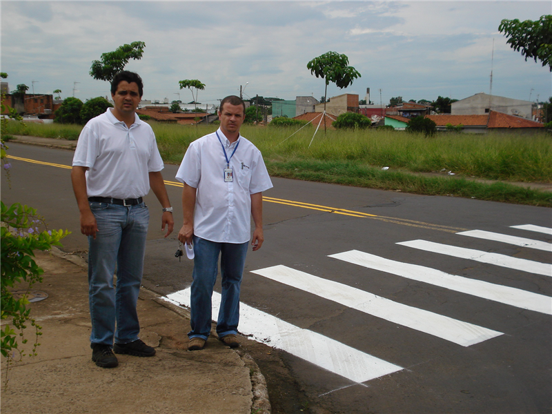 Pinguim acompanhou pintura de solo, após ter encaminhado indicação à Prefeitura