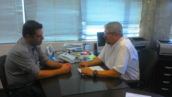 Celso Ávila e José Eduardo Rodela em reunião.