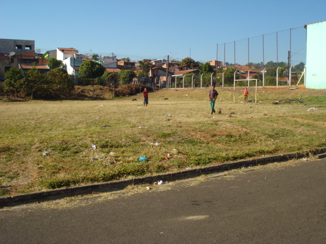 Área recebe serviços de limpeza