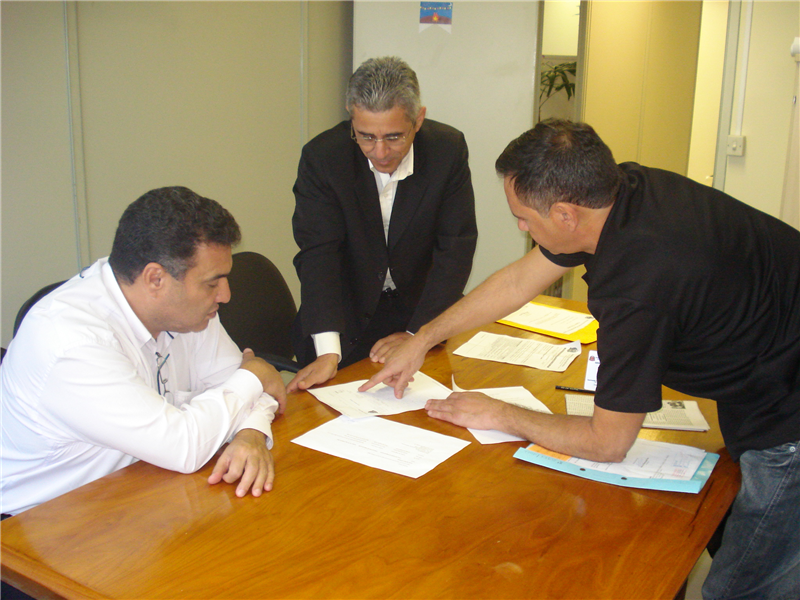 Anízio em reunião com Oliveira, do Programa Cidade Legal.