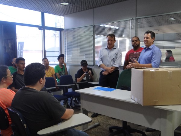 Kadu participou da primeira aula do curso de pintores