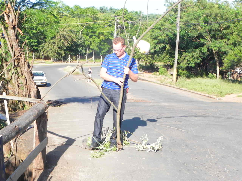 Joi, durante visita a ponte entre Rochelle e Vista Alegre