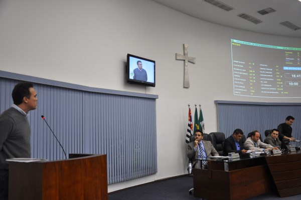 Prefeito Denis Andia visitou a Câmara e fez uso da Tribuna