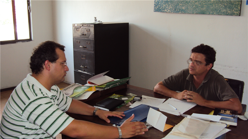 Danilo visitou hoje o engenheiro agrônomo Tia Cavalheiro, na Casa da Agricultura