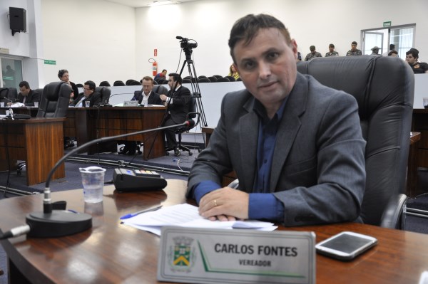 Carlos Fontes recebe resposta sobre Programa Cidade Legal.