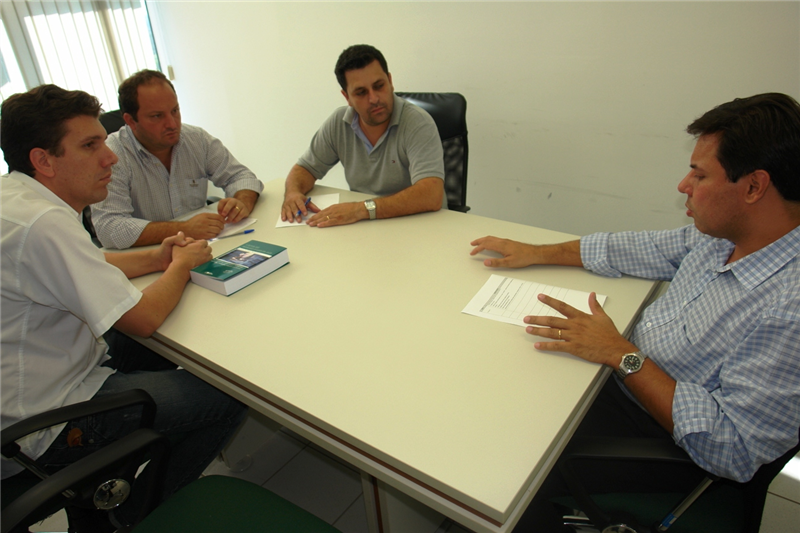 Integrantes da CEI do DAE estiveram reunidos com o procurador chefe, Raul Oliveira