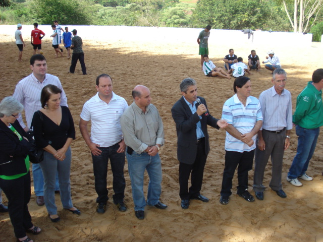 Anízio discursa durante reinauguração da obra