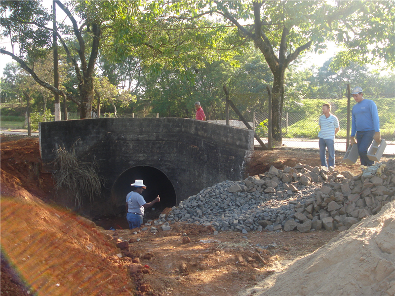 Joi acompanhou realização de obras no local para canalização de águas pluviais