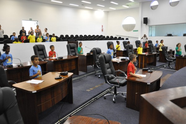 Educandos da Casa da Criança participam do Câmara do Futuro.