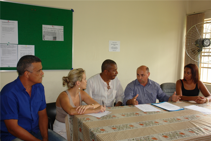 Carlos Fontes conversa com membros do Conselho Tutelar