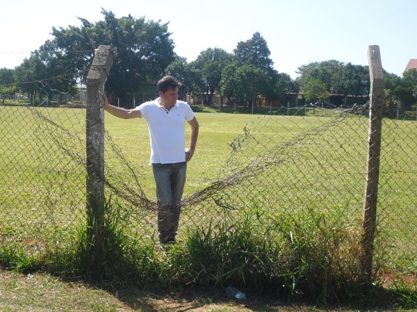 Após vistoria em campo do Mollon, Careca cobra melhorias