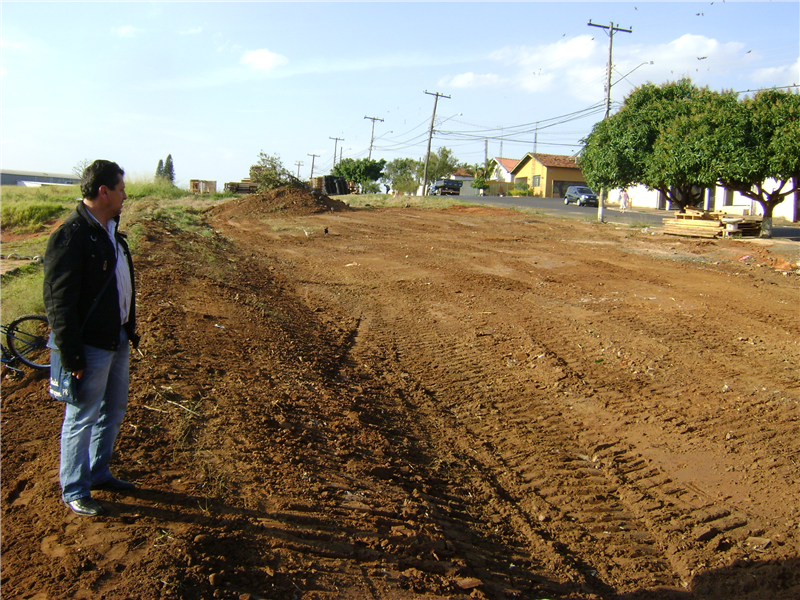 Kadu acompanhou início da terraplanagem em futuro campo de bocha
