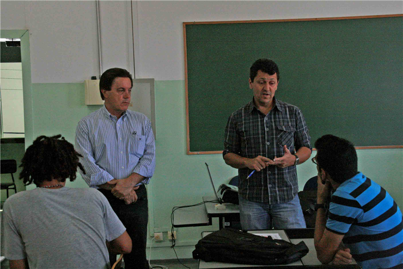 Kadu conversa com alunos do novo curso gratuito de qualificação profissional.