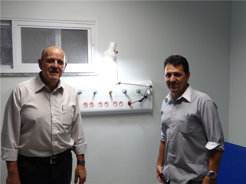 Kadu, ao lado de Laerte Zucolo, visita dependências da Santa Casa