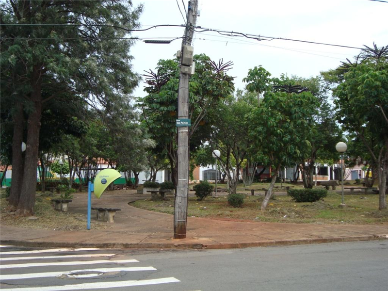 Após sugestão de Dr. José, Prefeitura efetuou limpeza em praça do Jardim Dulce