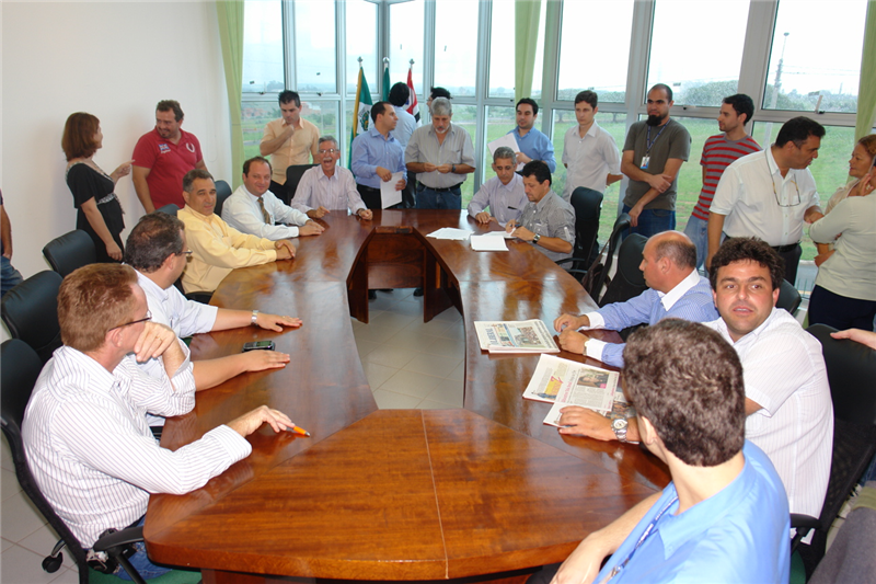 Vereadores e servidores discutem benefícios