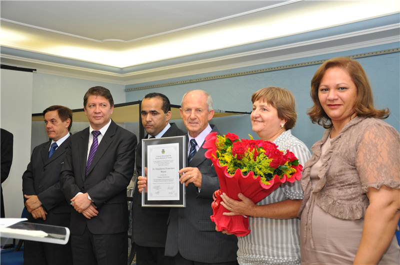 Pastor Humberto durante homenagem