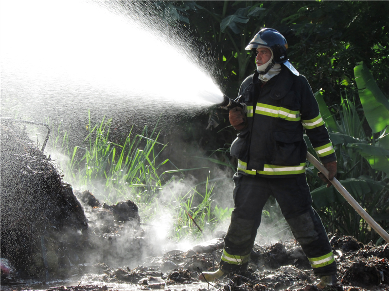 Novo incêndio foi registrado, nesta semana, em Ecoponto do Parque Olaria