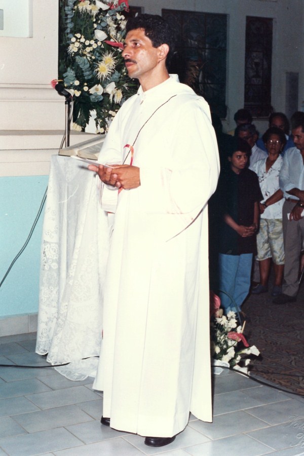 Joi homenageia padre José Carlos Fructuoso com moção