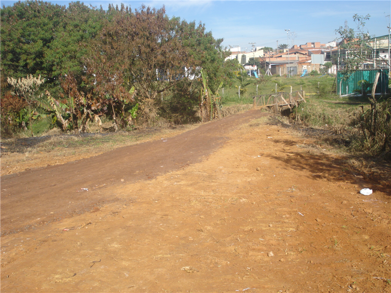 Bica corrida na passagem entre o Conjunto dos Trabalhadores e Planalto do Sol. 