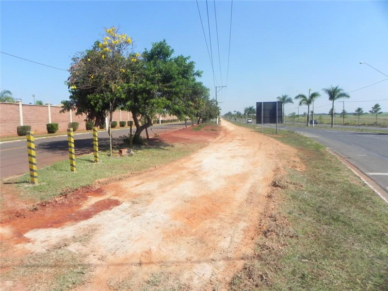 Após sugestão de Joi, Prefeitura roçou mato e efetuou limpeza em pista de caminhada