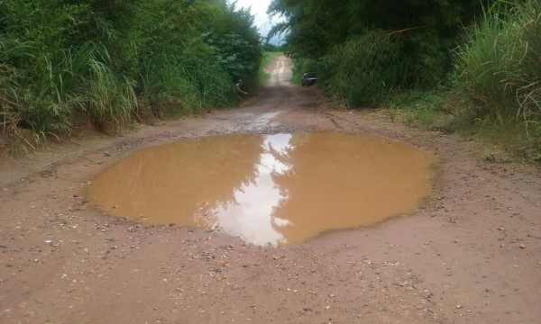 Joi pede informações sobre estrada de terra.