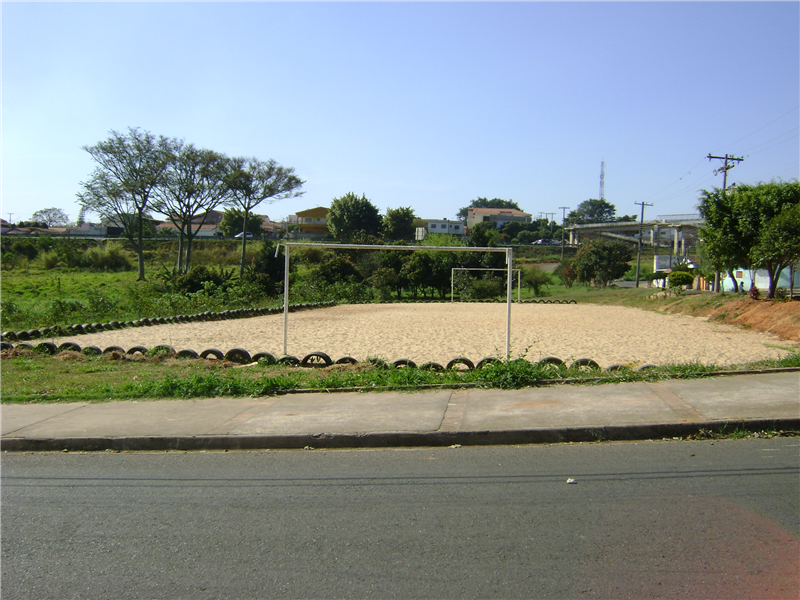 Campo que necessita alambrado no Jardim Santa Inês