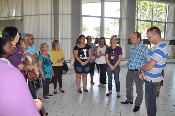 Membros do CPC visitam mostra na Câmara.