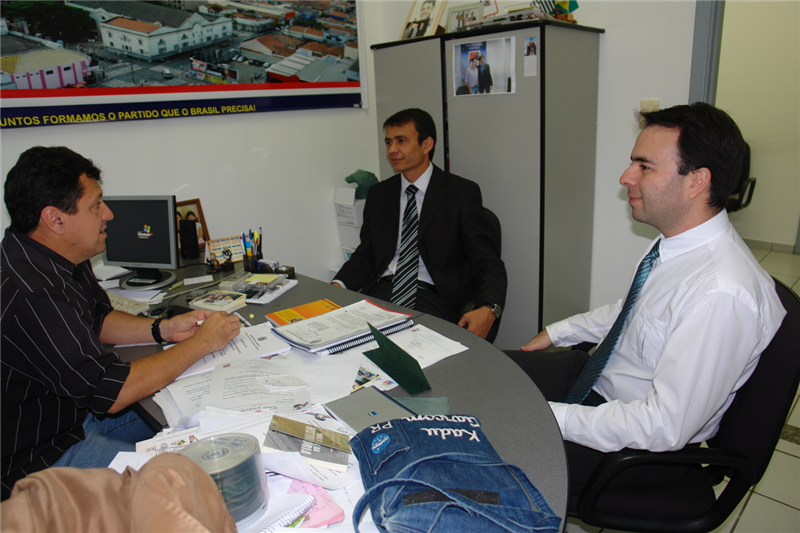 Kadu e representantes da CEF.