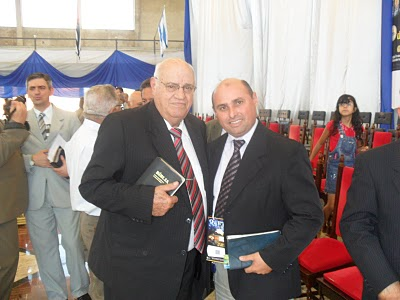 Vereador Carlos Fontes e pastor Antônio Munhoz durante encontro bíblico