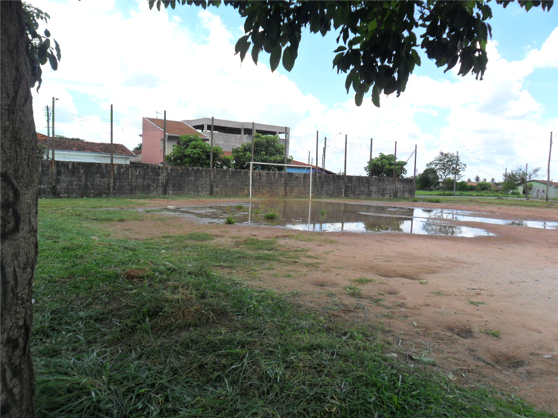 Campo estava abandonado, acumulando água das chuvas