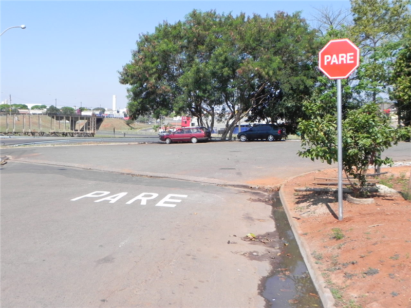 Placa de Pare, instalada após indicações de autoria do vereador Joi, no São Francisco I