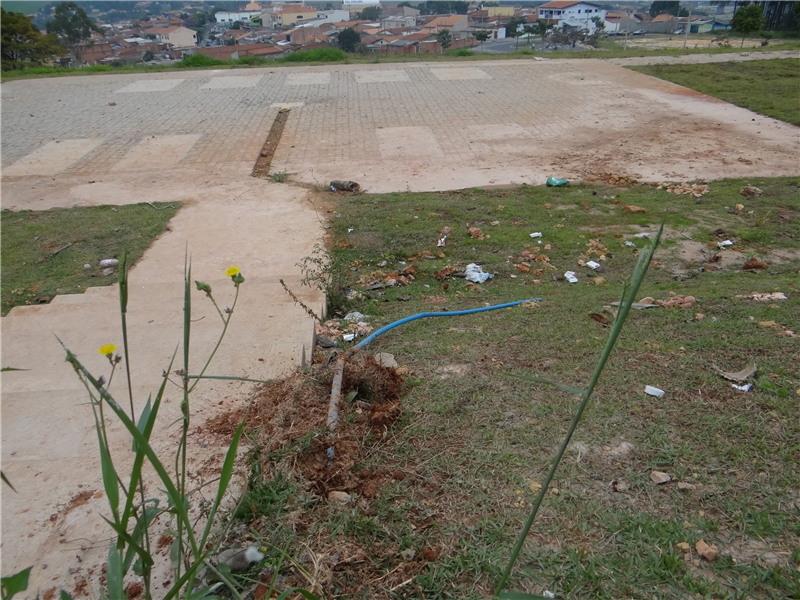 Local onde deveria ser construida academia ao ar livre está abandonado
