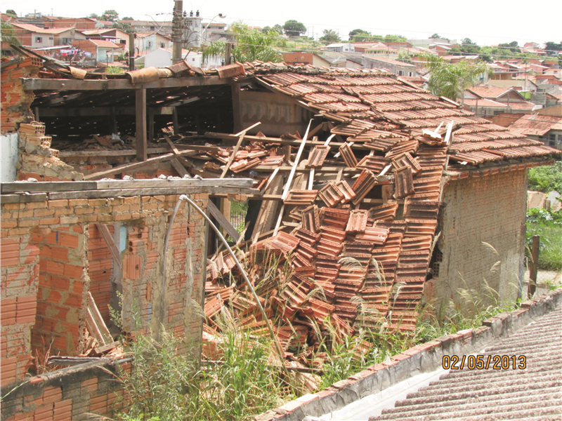 Celso Ávila pede providências para casa abandonada no Vista Alegre.