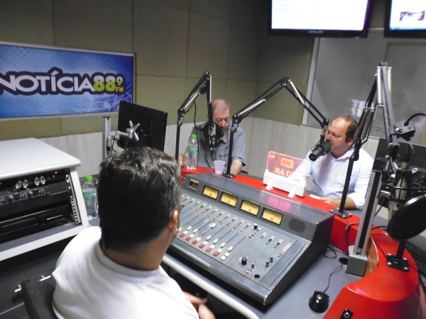 Juca conversa com Walter Bartels na Rádio Notícia