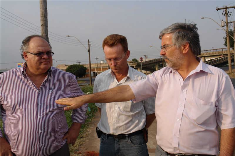 Kênio Freitas, vereador Joi Fornasari, e engenheiro João David Pavani, do DER de Piracicaba