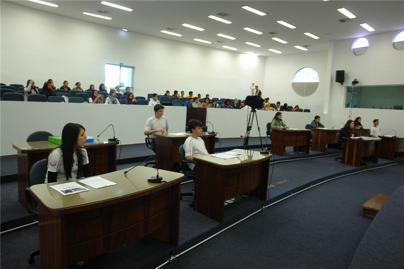 Alunos da Escola Emílio Romi participam do Projeto Câmara do Futuro