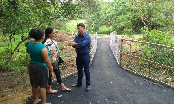 Prefeitura restaura ponte a pedido de Carlos Fontes.