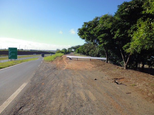 Barreira tem dificultado o acesso ao bairro Olhos d'Água