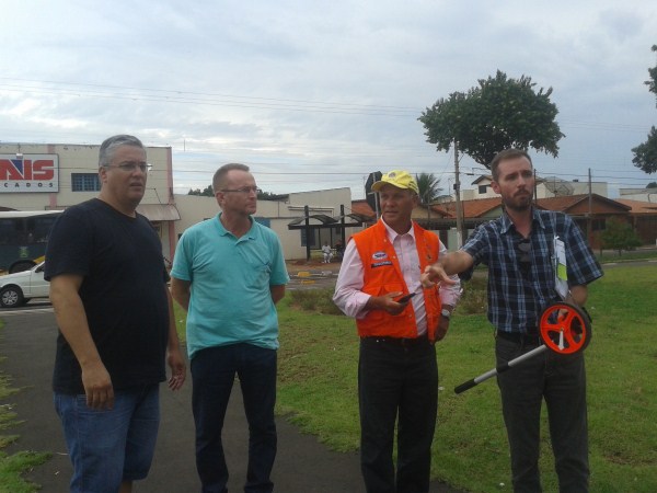 Joi acompanhou visita do secretário Rômulo Gobbi ao bairro