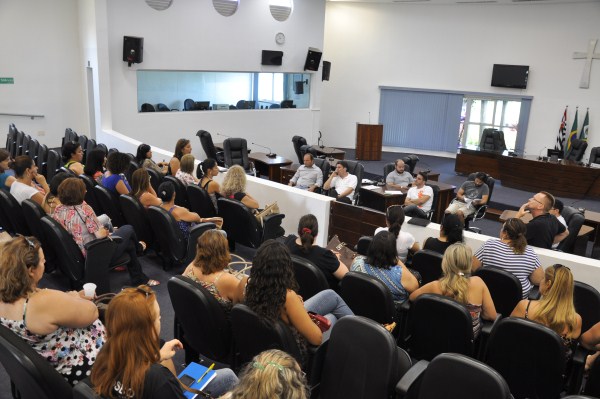 Cerca de 40 professoras estiveram presentes no Plenário