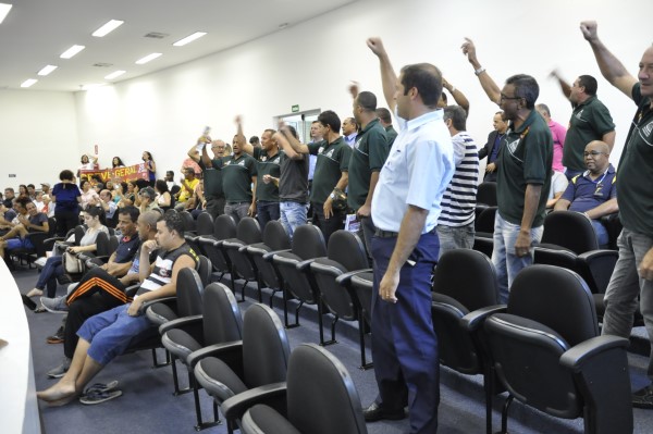 Sindicatos acompanharam as explanações na Tribuna.