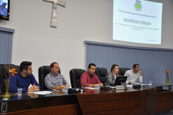 Vereadores acompanharam apresentação hoje