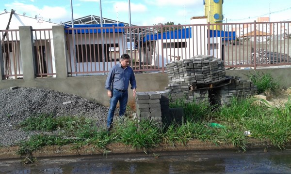 Carlos Fontes acompanhou obras de construção de creche