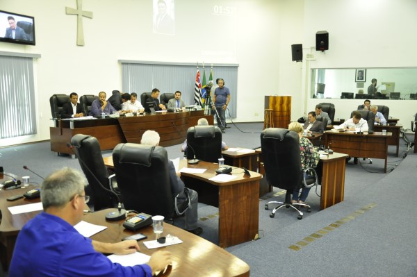 Vereadores acataram veto parcial e aprovaram dois projetos