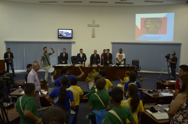 Antes da entrega das honrarias, Câmara sediou apresentação