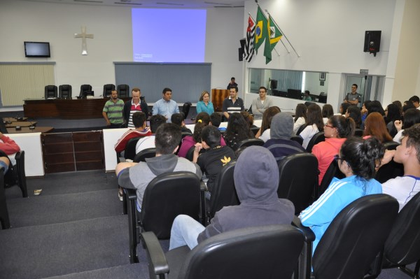 Na Câmara, estudantes conversaram com diferentes vereadores 